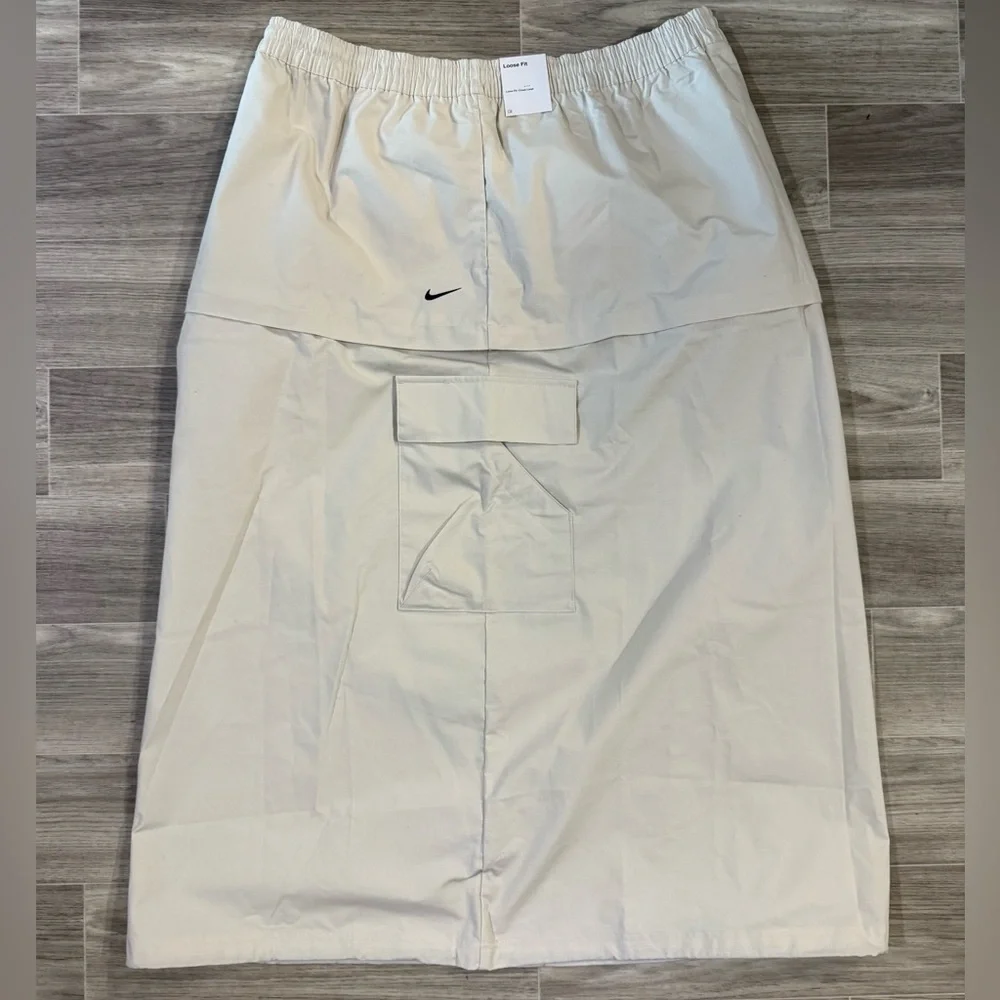 Nike Sportswear Essentials Mid-rise Convertible Cargo Maxi-Mini Skirt - Picture 7 of 15